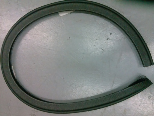 [883542] Gasket, glass trim on cabinet side glass - True